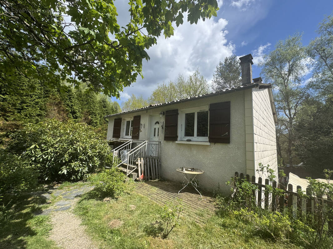 Maison à MEYMAC