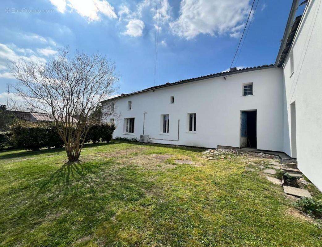 Maison à COZES