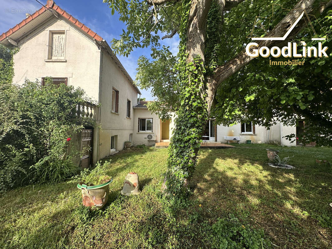 Maison à SAINTRY-SUR-SEINE