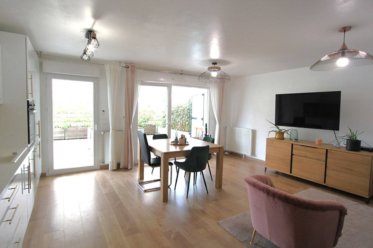 Appartement à PRINGY