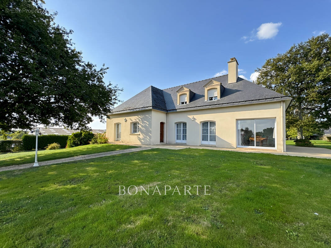 Maison à CARENTOIR