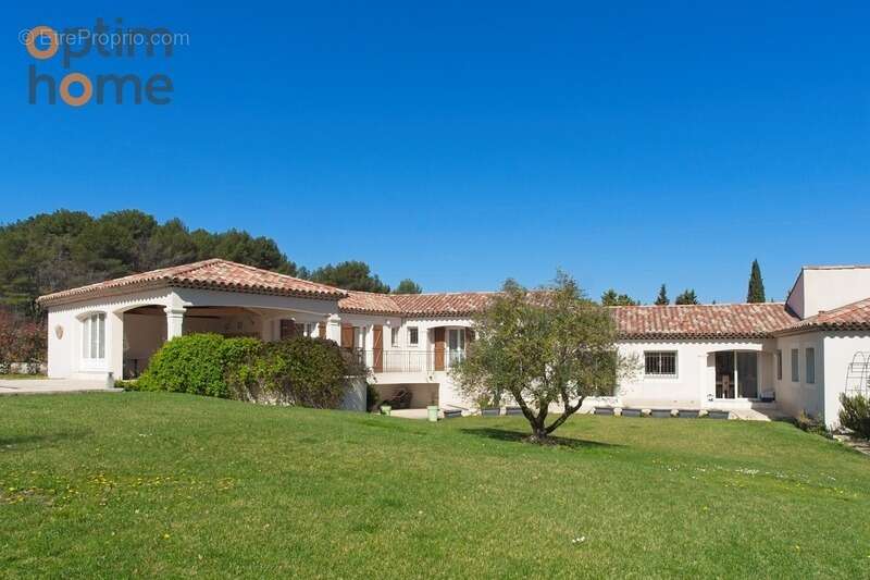 Maison à SIMIANE-COLLONGUE