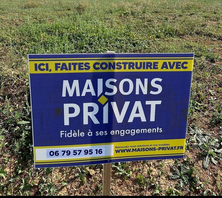 Terrain à FONTENAY-LE-COMTE