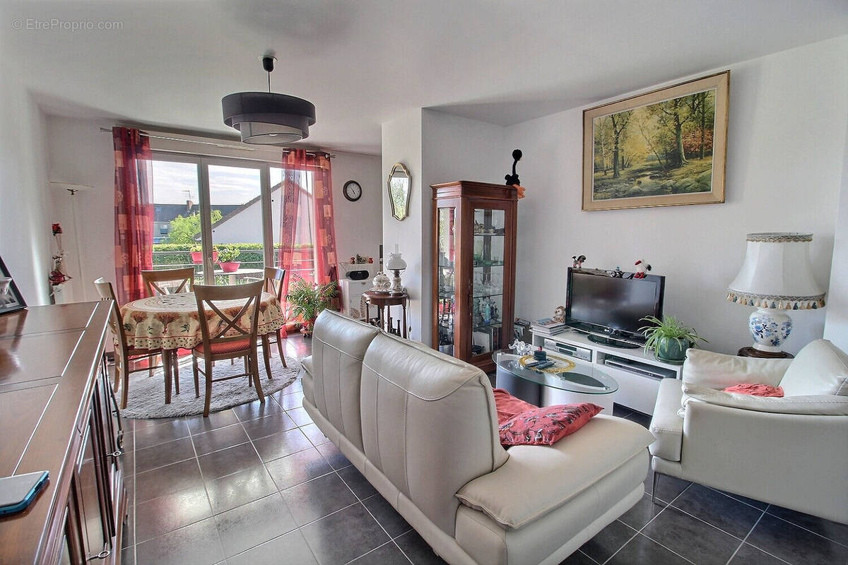 Appartement à LE MESNIL-SAINT-DENIS