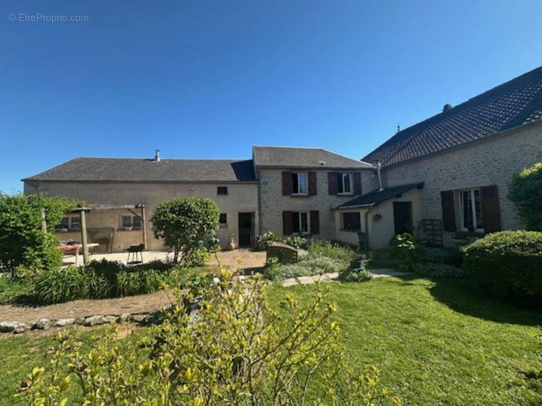 Maison à YMONVILLE