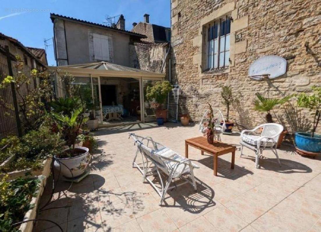 Maison à RUFFEC