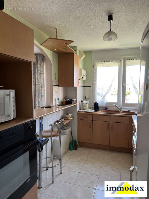 Cuisine ouverte sur le séjour - Appartement à DAX