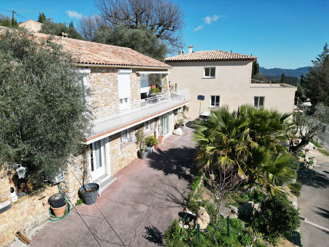 Maison à BAGNOLS-EN-FORET