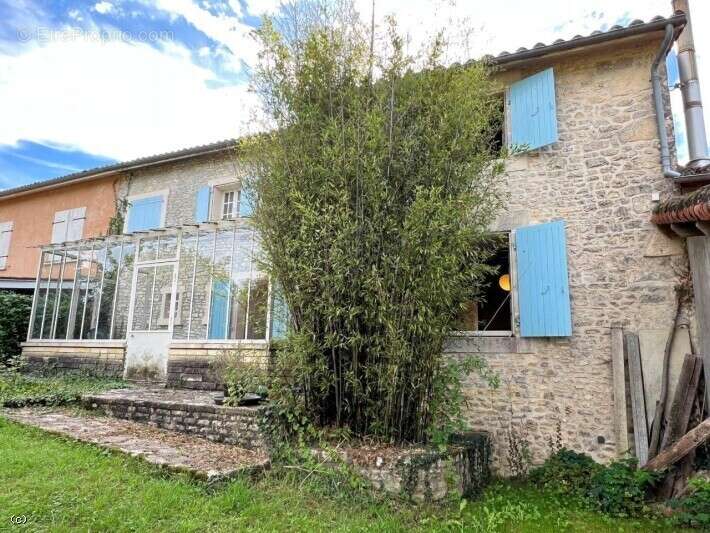 Maison à VERTEUIL-SUR-CHARENTE