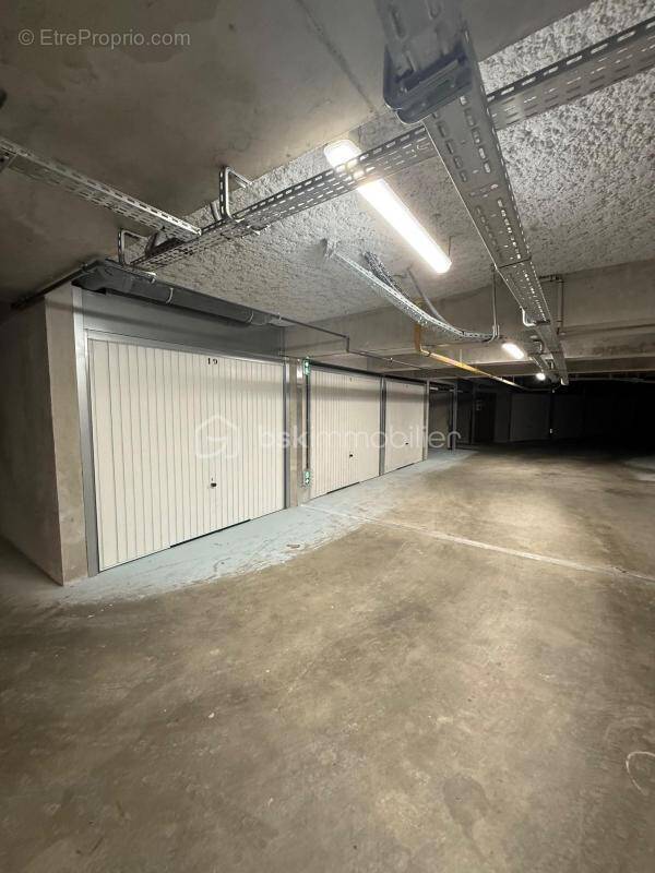 Parking à CALUIRE-ET-CUIRE