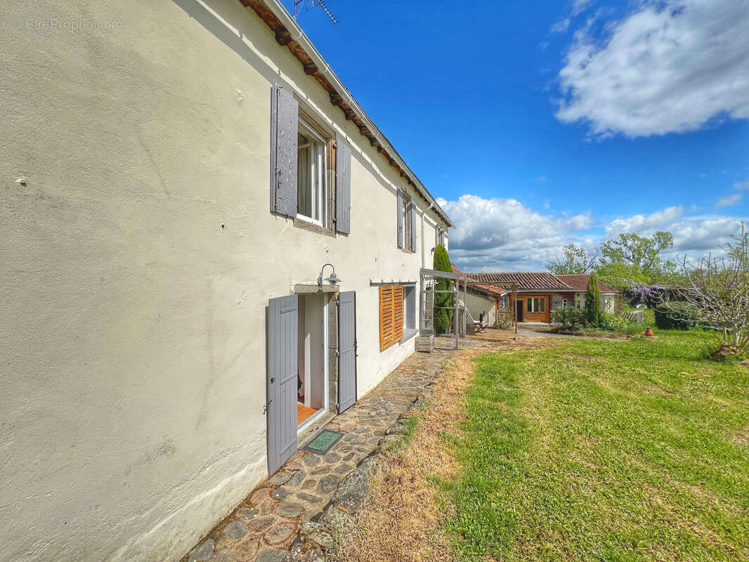 Maison à MIRANDOL-BOURGNOUNAC