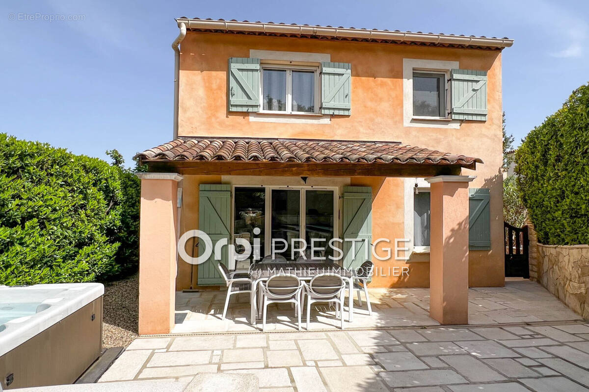 Maison à VALBONNE
