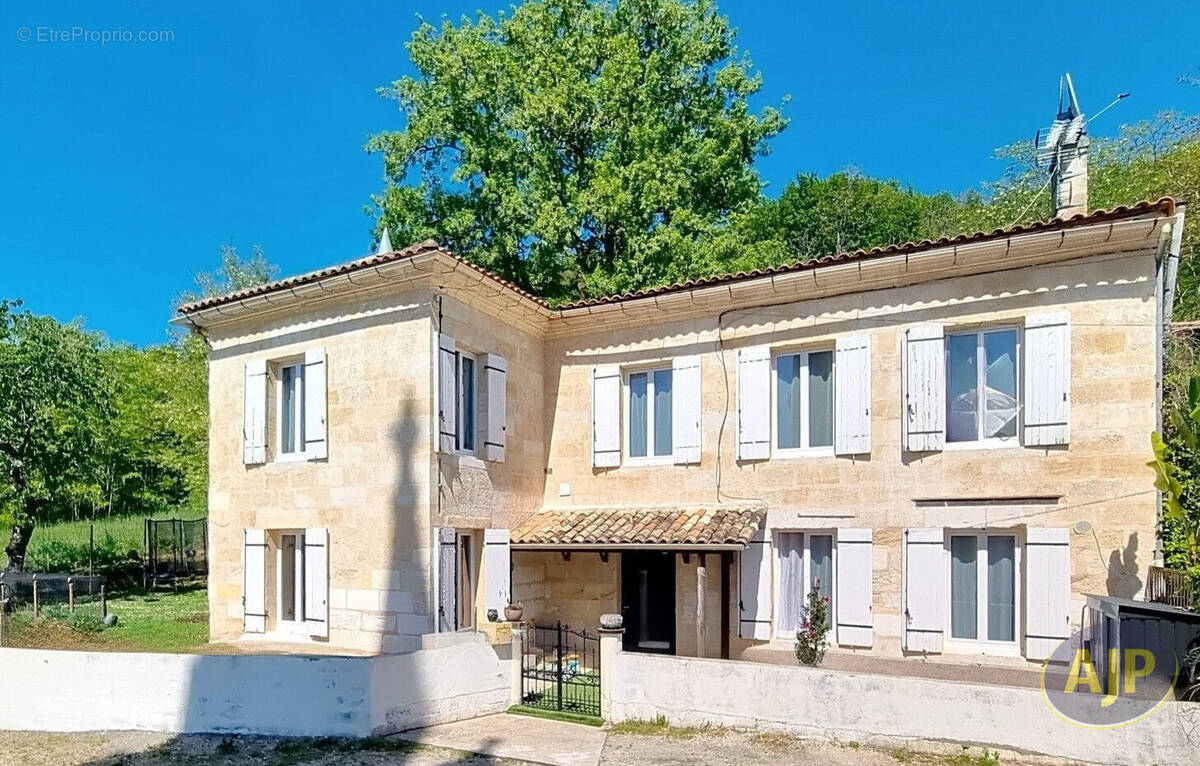Maison à FRONSAC