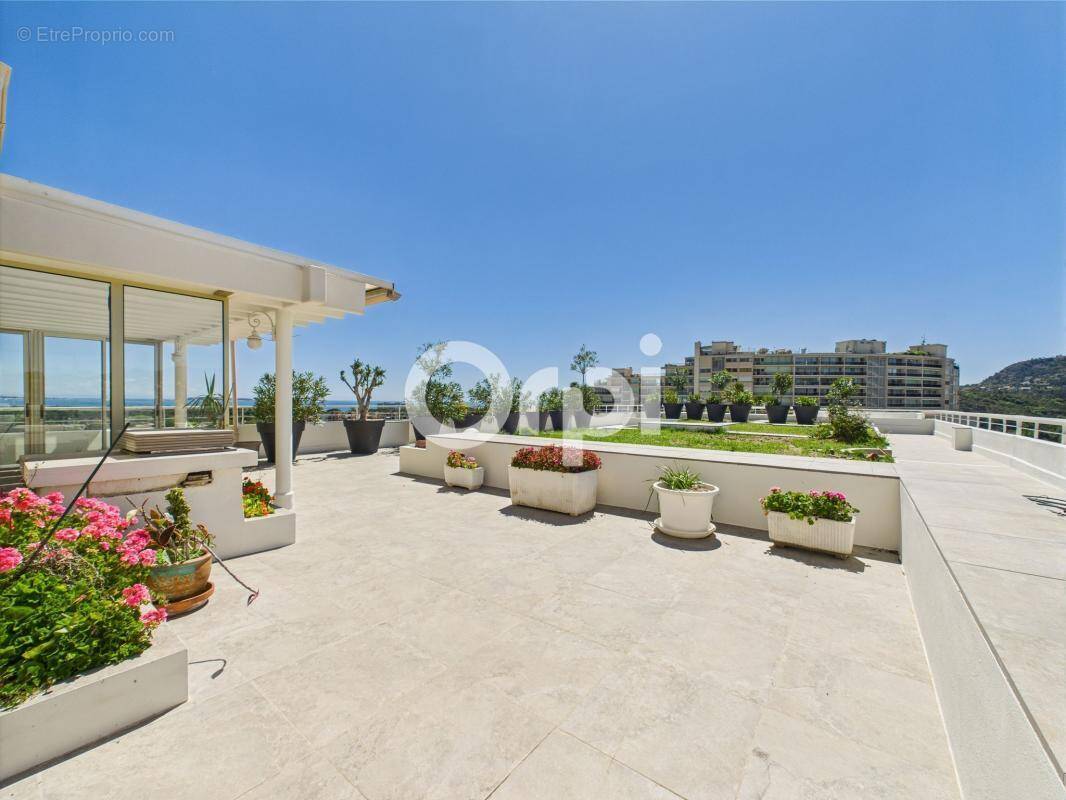 Appartement à MANDELIEU-LA-NAPOULE