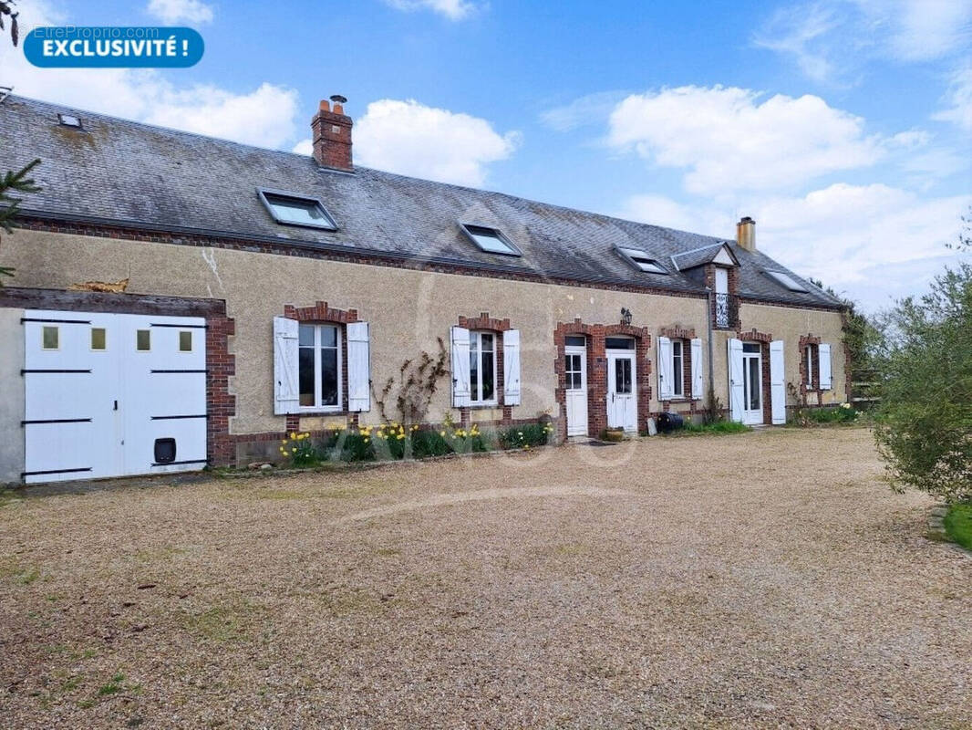 Maison à YEVRES