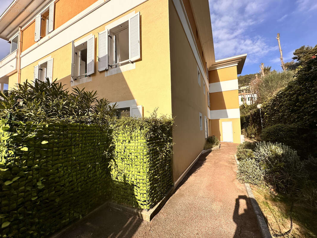 Appartement à EZE