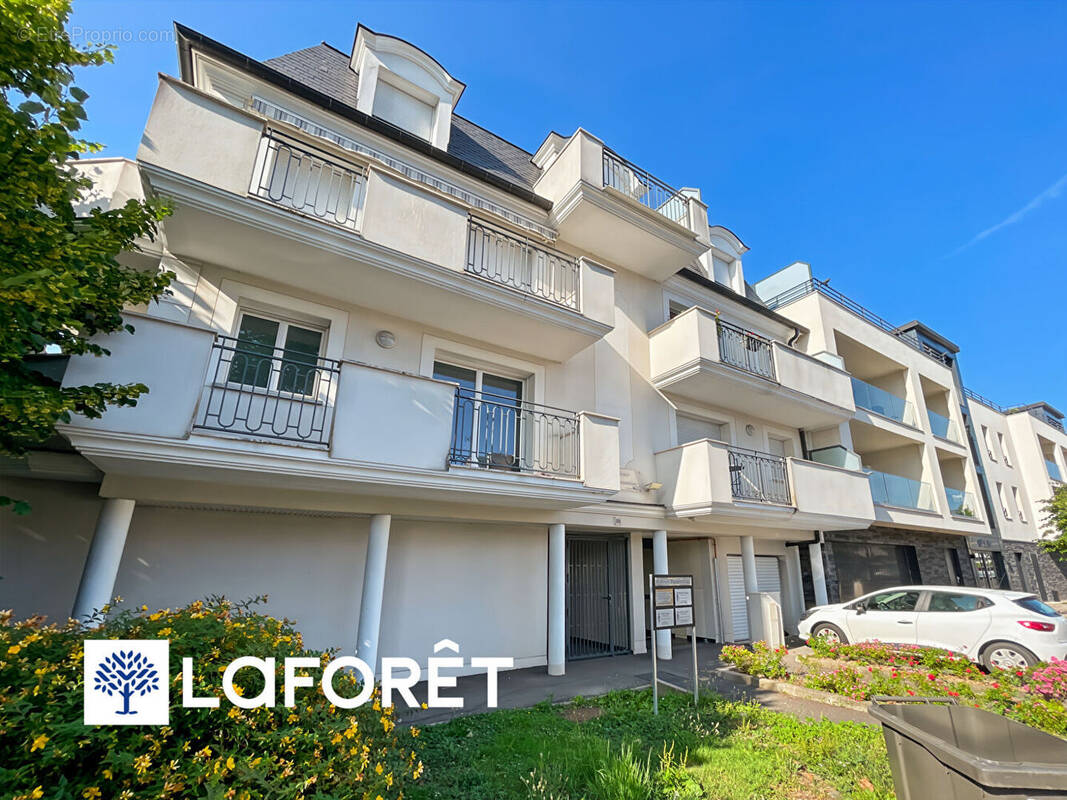 Appartement à SAINTE-GENEVIEVE-DES-BOIS