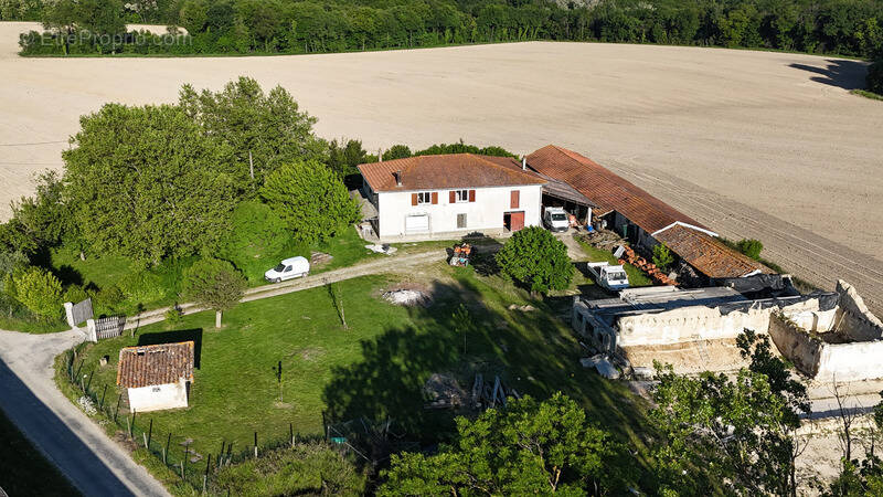 Maison à HAUTERIVES