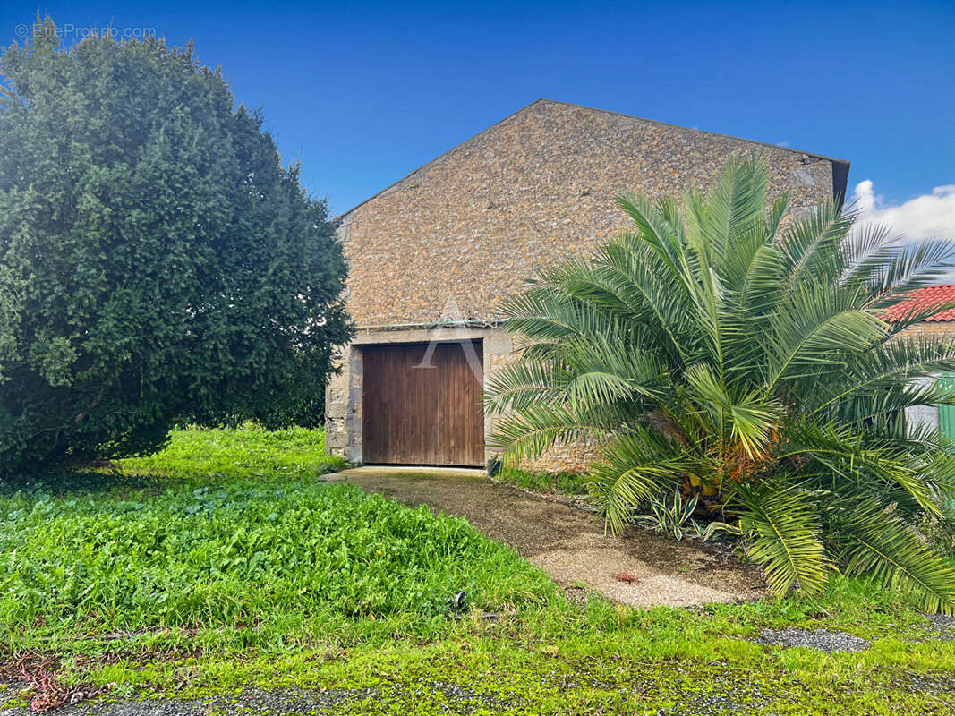 Maison à LE GUE-DE-VELLUIRE
