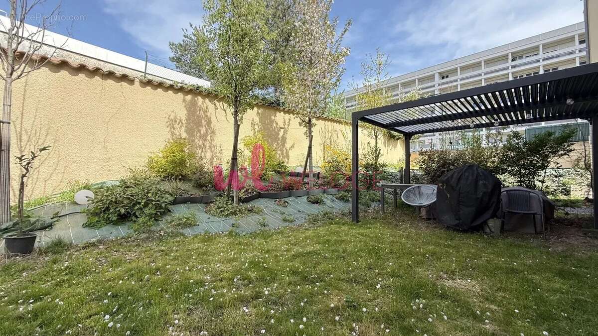 Appartement à PIERRE-BENITE