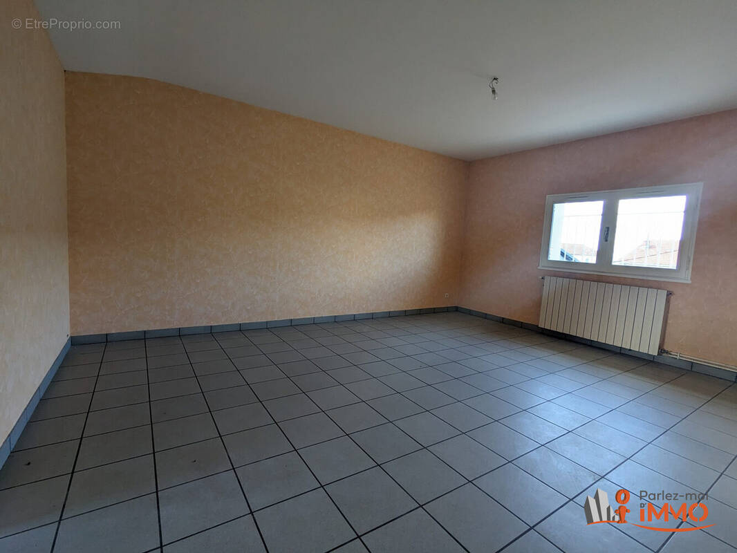 Appartement à CHAZELLES-SUR-LYON