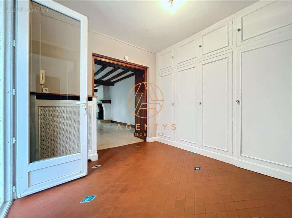 Maison à SAINT-MAUR-DES-FOSSES