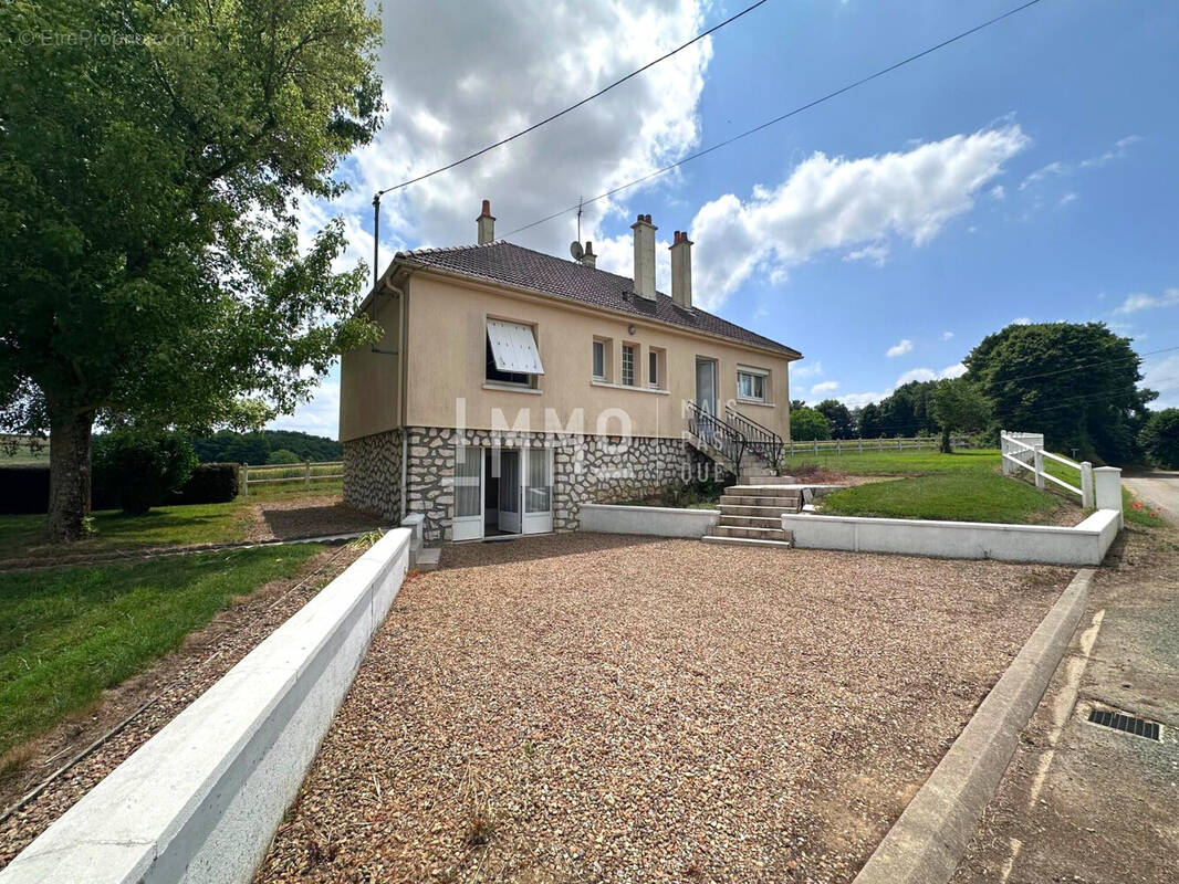 Maison à SAINT-PATERNE-RACAN