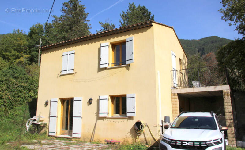 Maison à PUGET-THENIERS