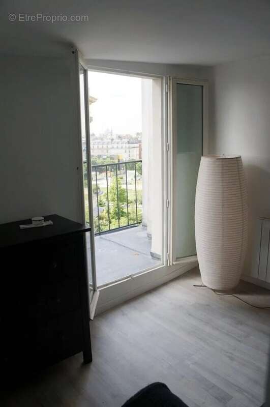 Appartement à PARIS-1E