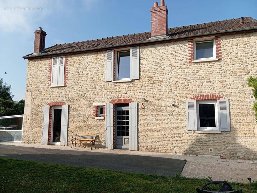 Maison à MEZIDON-CANON