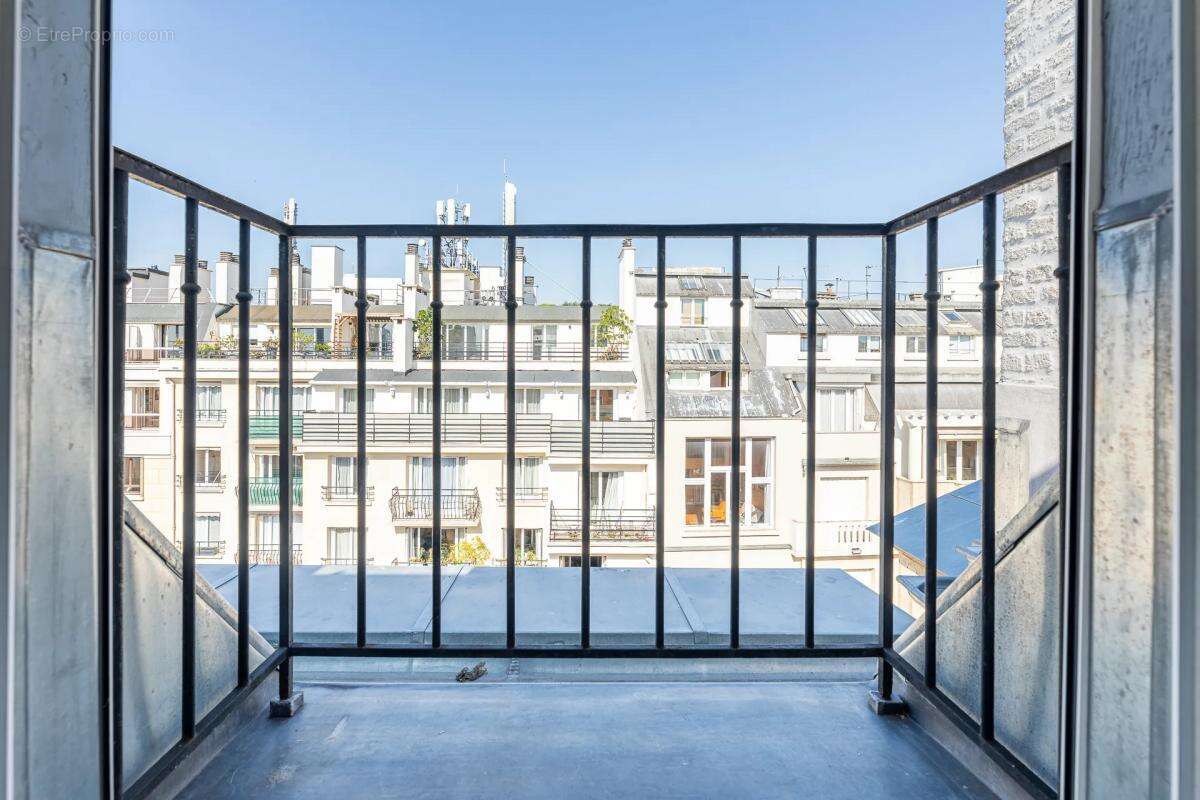 Appartement à PARIS-16E