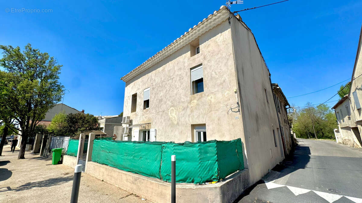Appartement à ENTRAIGUES-SUR-LA-SORGUE