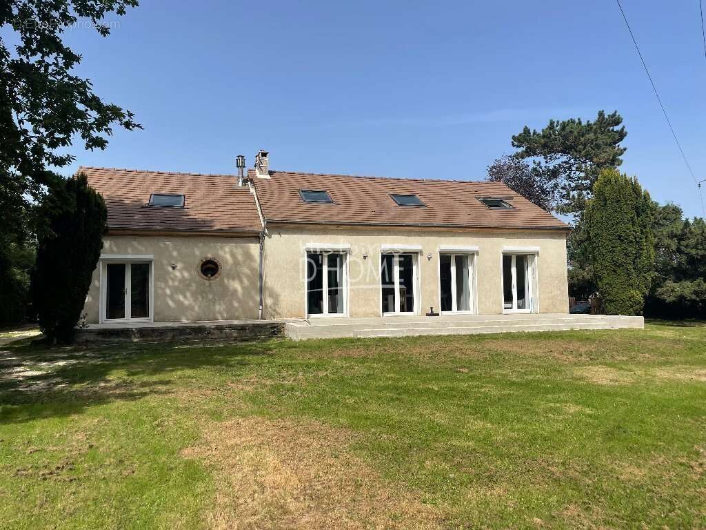 Maison à JOUY-LE-CHATEL