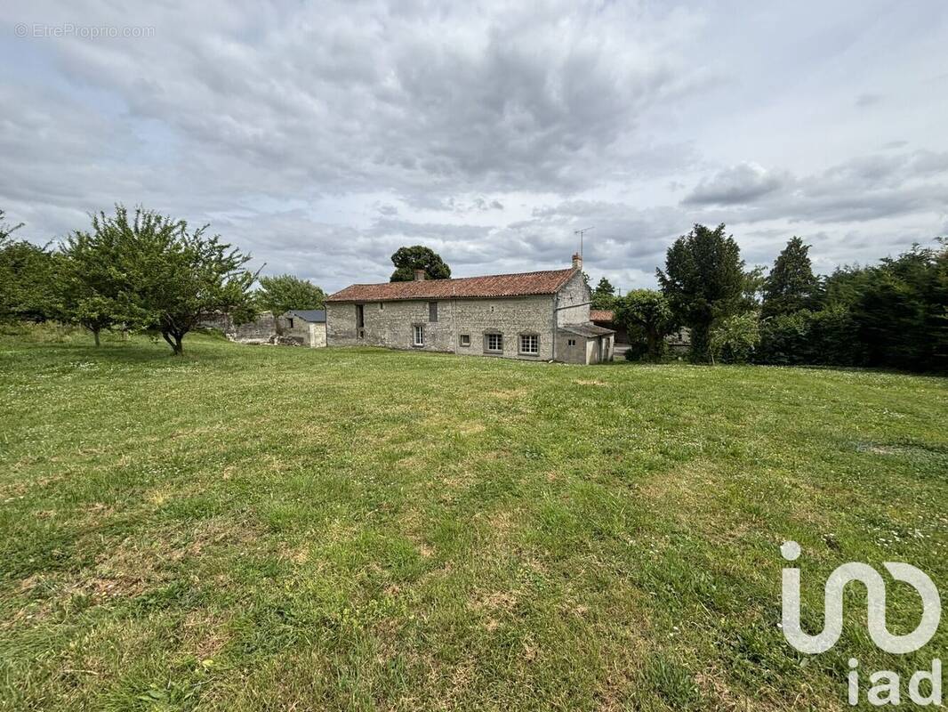Photo 1 - Maison à MONTS-SUR-GUESNES