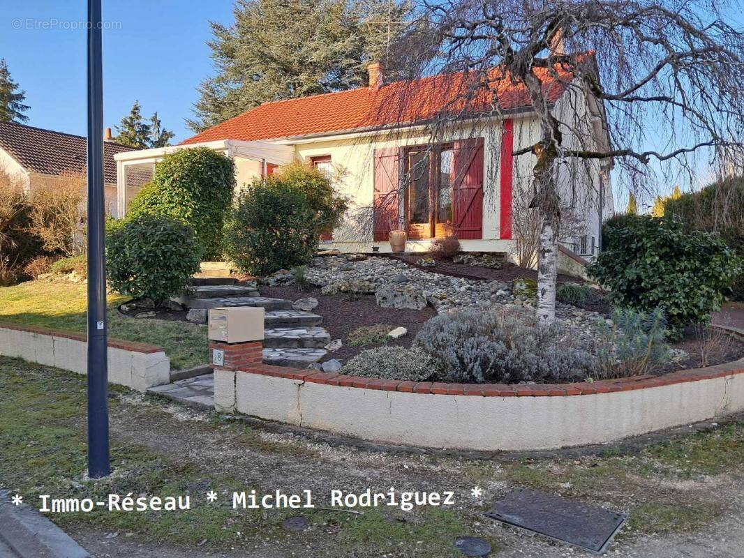 Maison à SAINT-PRYVE-SAINT-MESMIN