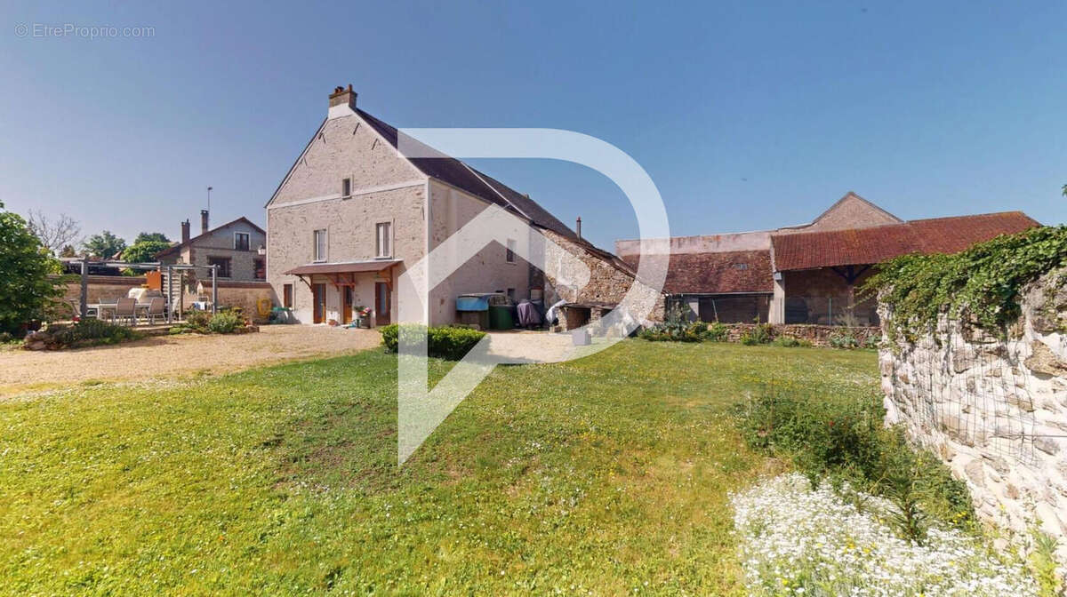 Maison à BOURAY-SUR-JUINE
