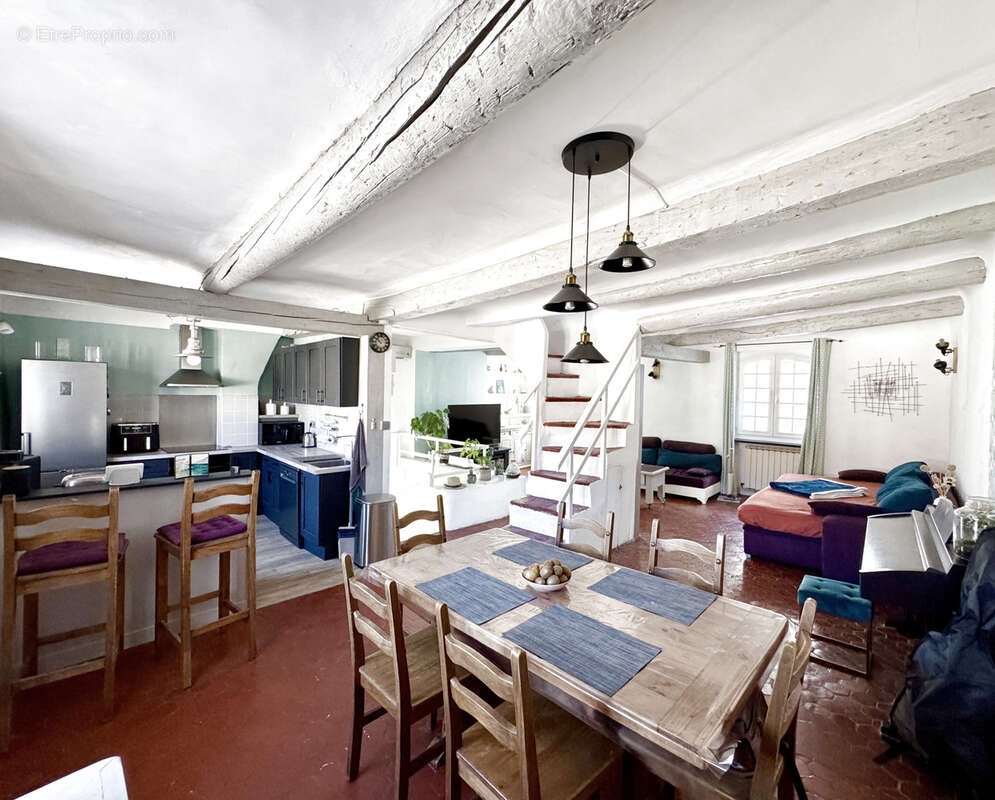 Appartement à MARSEILLE-2E