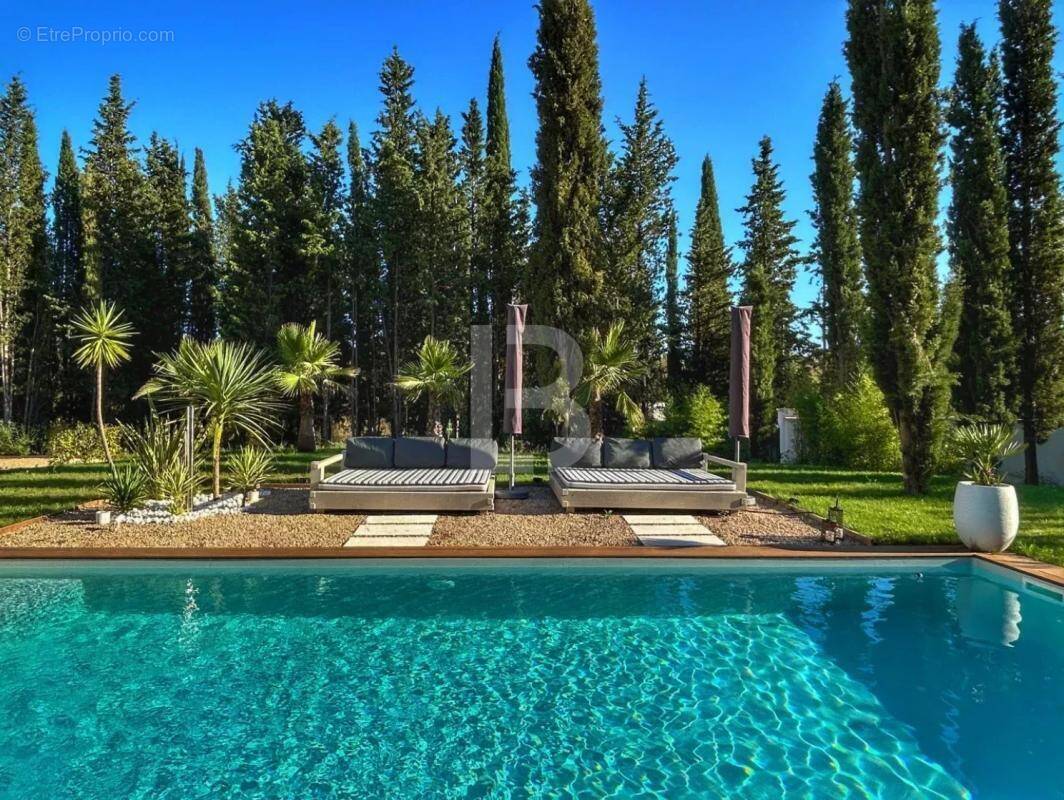 Maison à CHATEAUNEUF-GRASSE