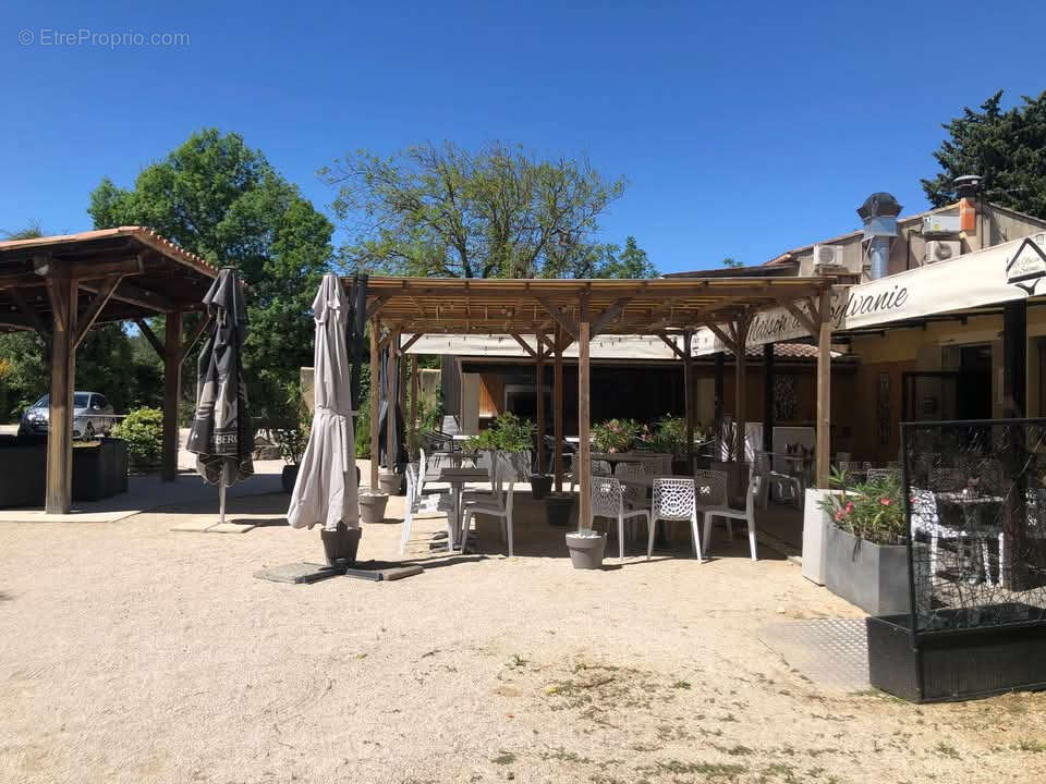 Maison à ENTRAIGUES-SUR-LA-SORGUE