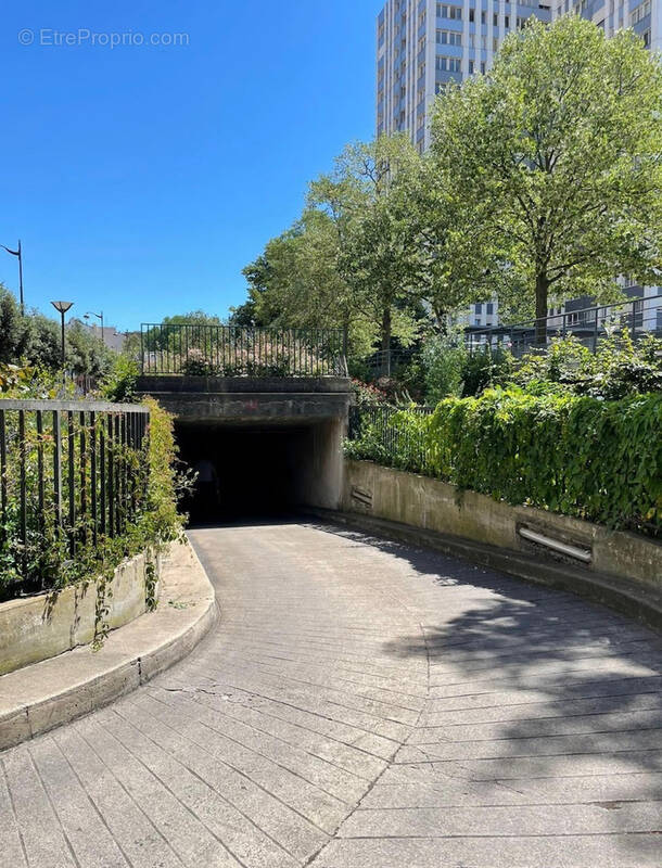 Parking à PARIS-19E