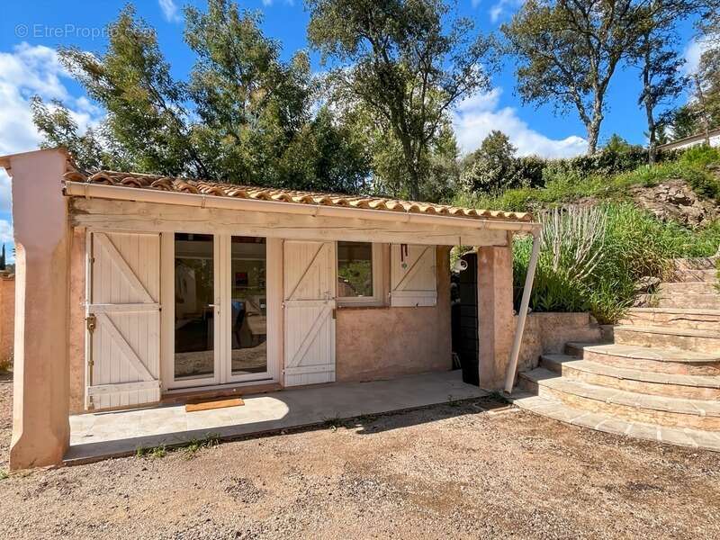 Maison à BAGNOLS-EN-FORET