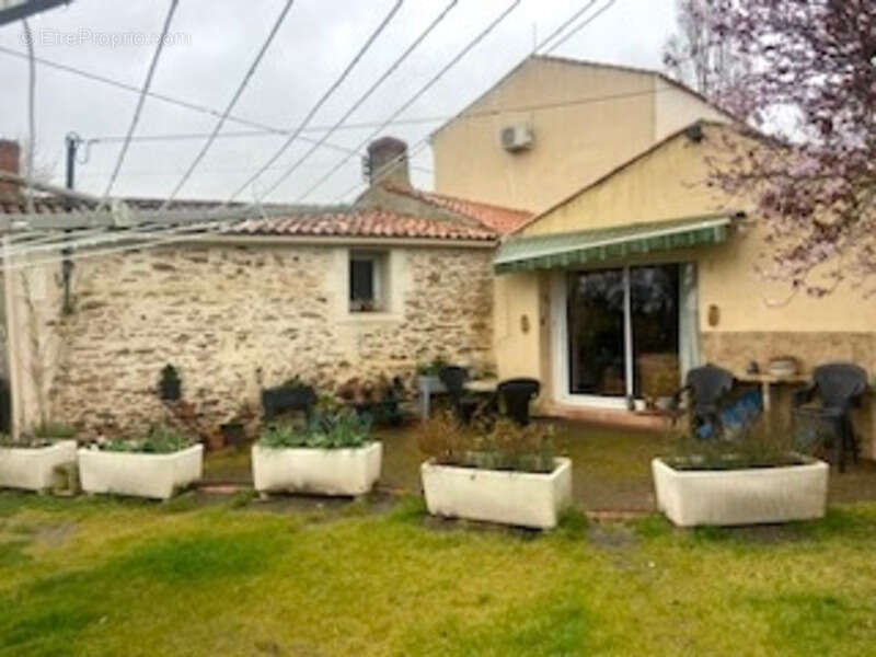 Maison à MAREUIL-SUR-LAY-DISSAIS
