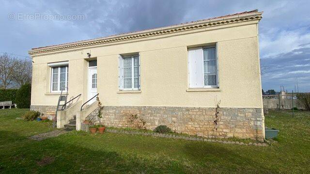 Maison à TONNAY-CHARENTE