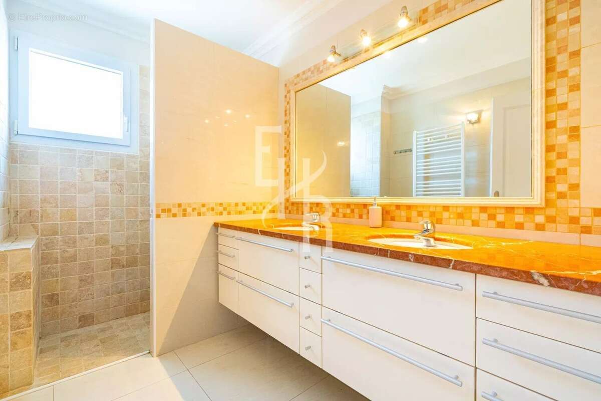 Maison à MOUGINS