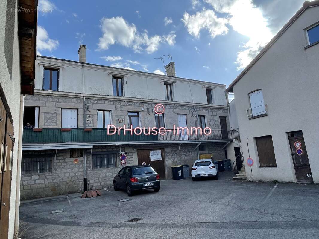 Appartement à UNIEUX