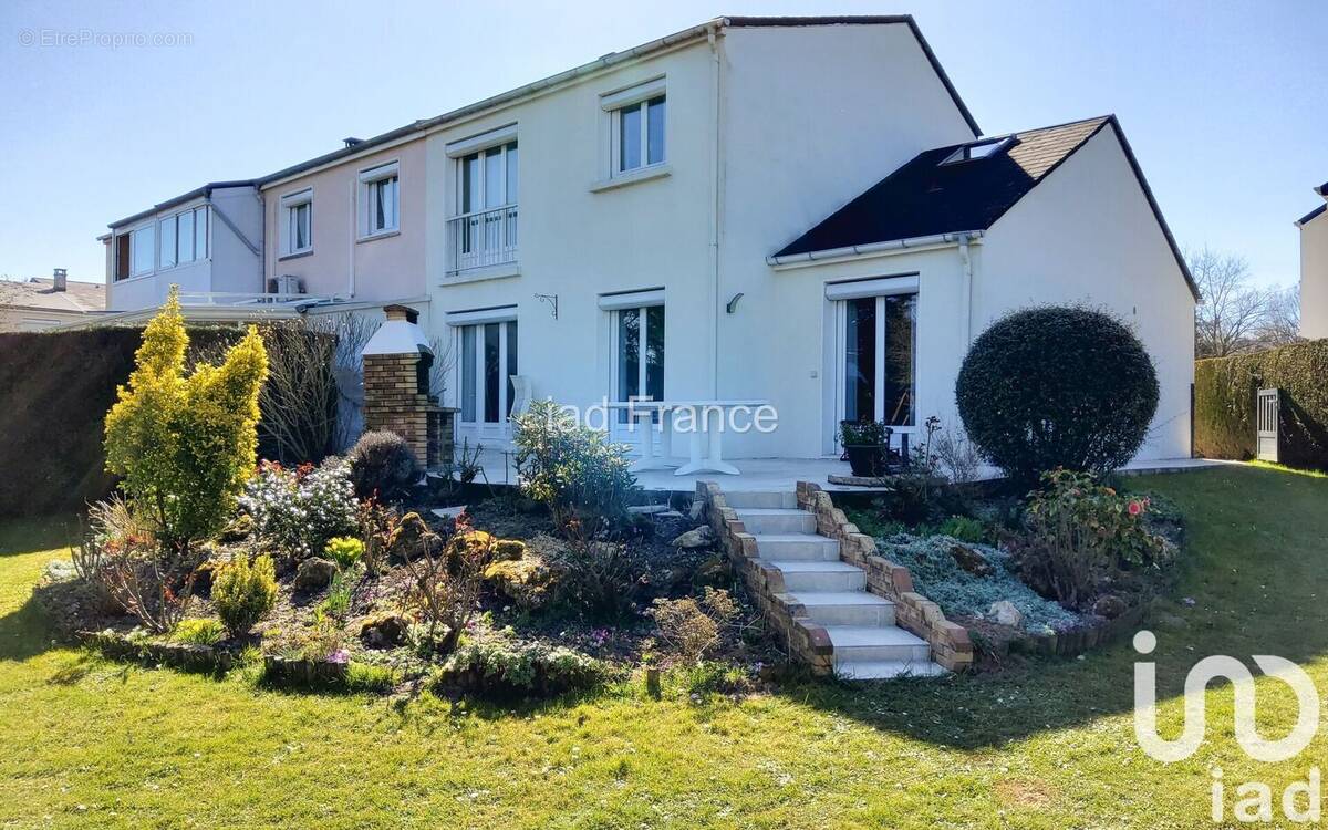 Photo 1 - Maison à ELANCOURT