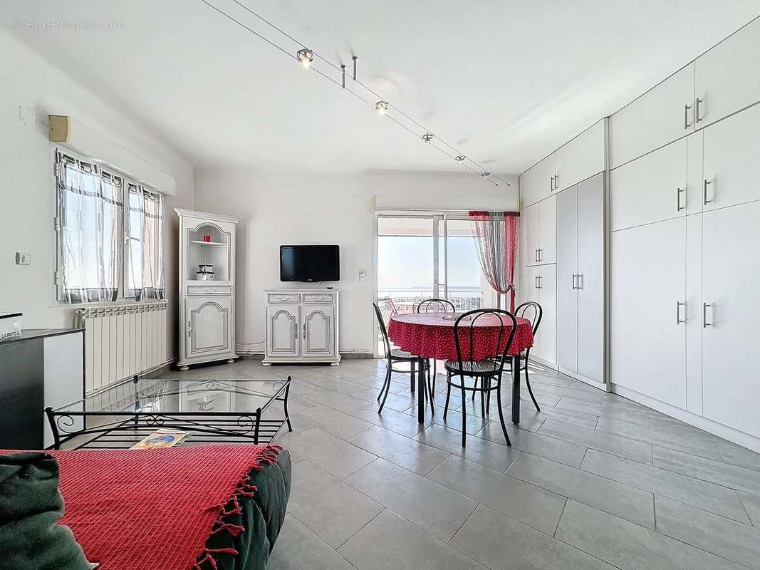 Appartement à SAINT-LAURENT-DU-VAR