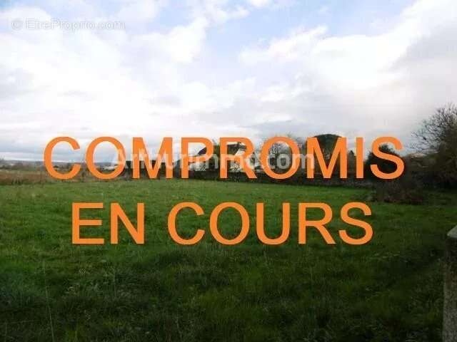 Terrain à NAY