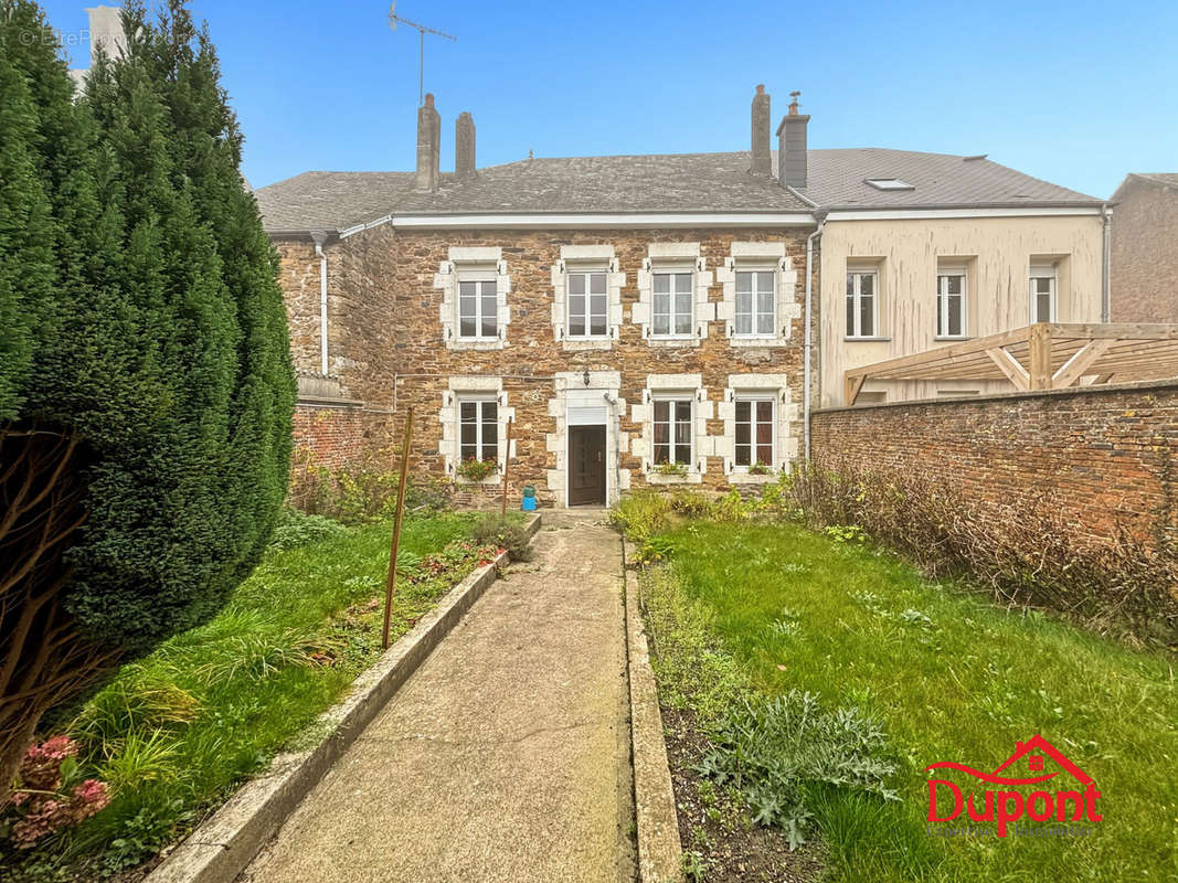 Maison à MAUBERT-FONTAINE