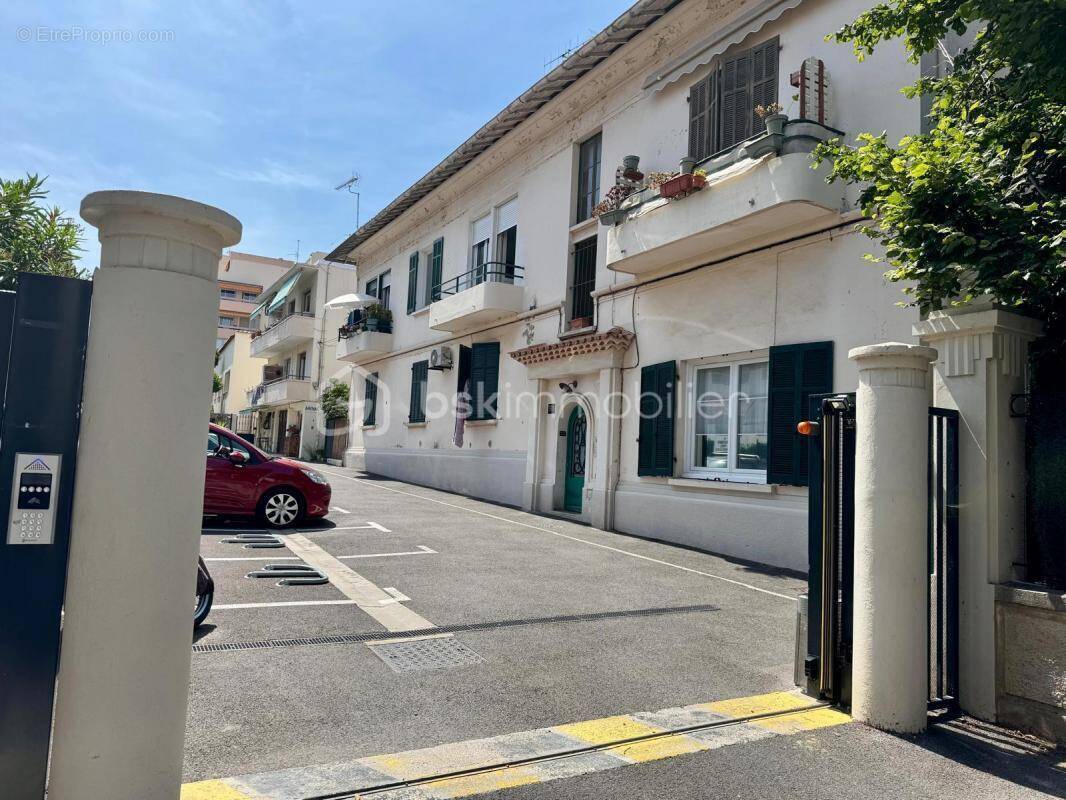 Appartement à VALLAURIS